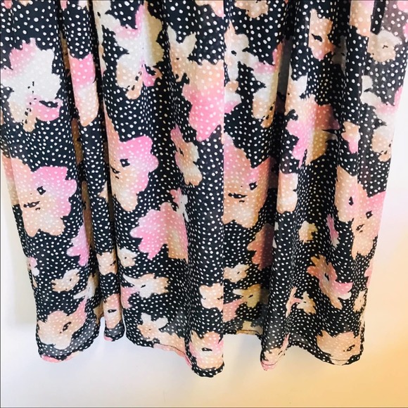 Pins & Needles Floral Polka Dot V-Neck Size Medium - Picture 5 of 12